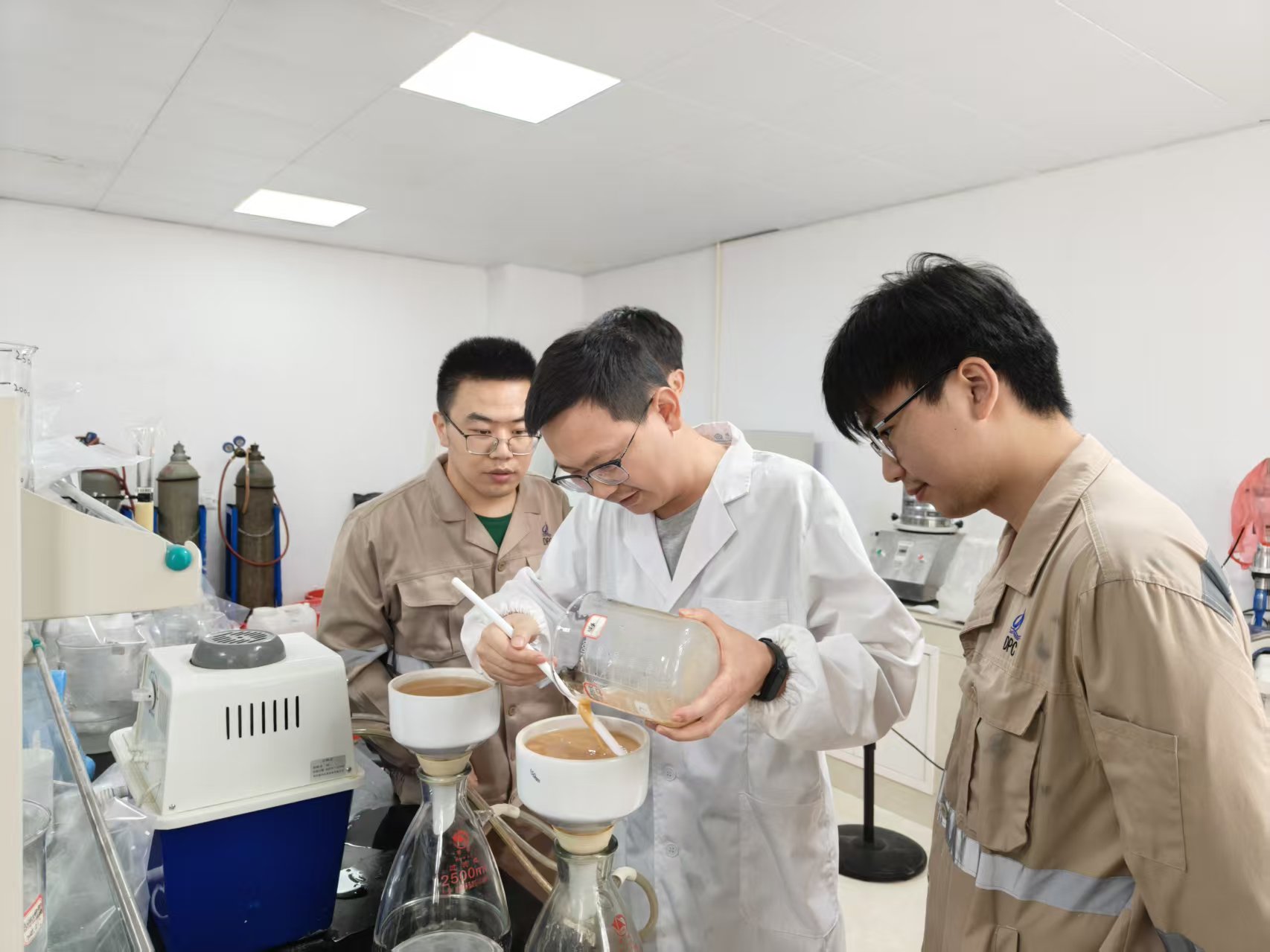 扎根鋰業(yè)，攻堅(jiān)路上讓“鋰”想花開｜中礦鋰業(yè)研發(fā)部90后工程師徐苗